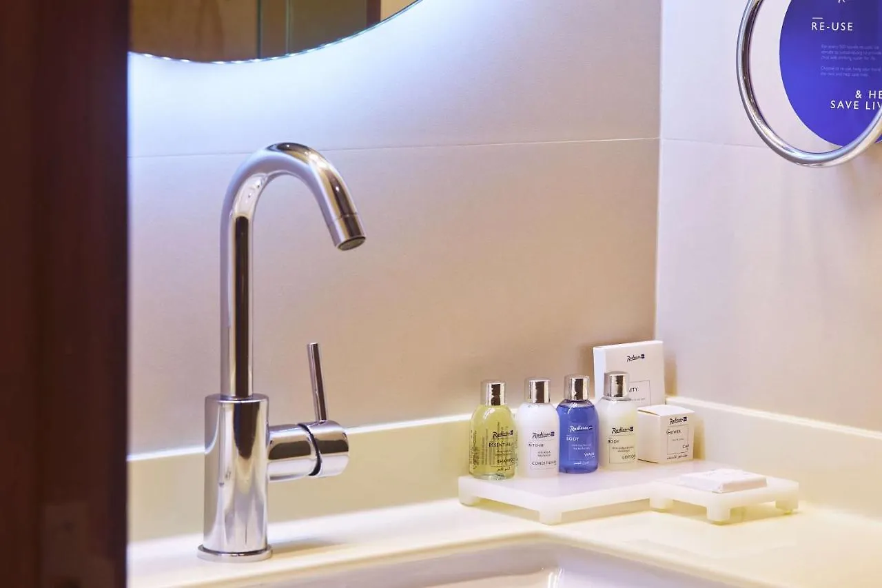 Radisson Blu Hotel Apartment Dubai Silicon Oasis 4*,