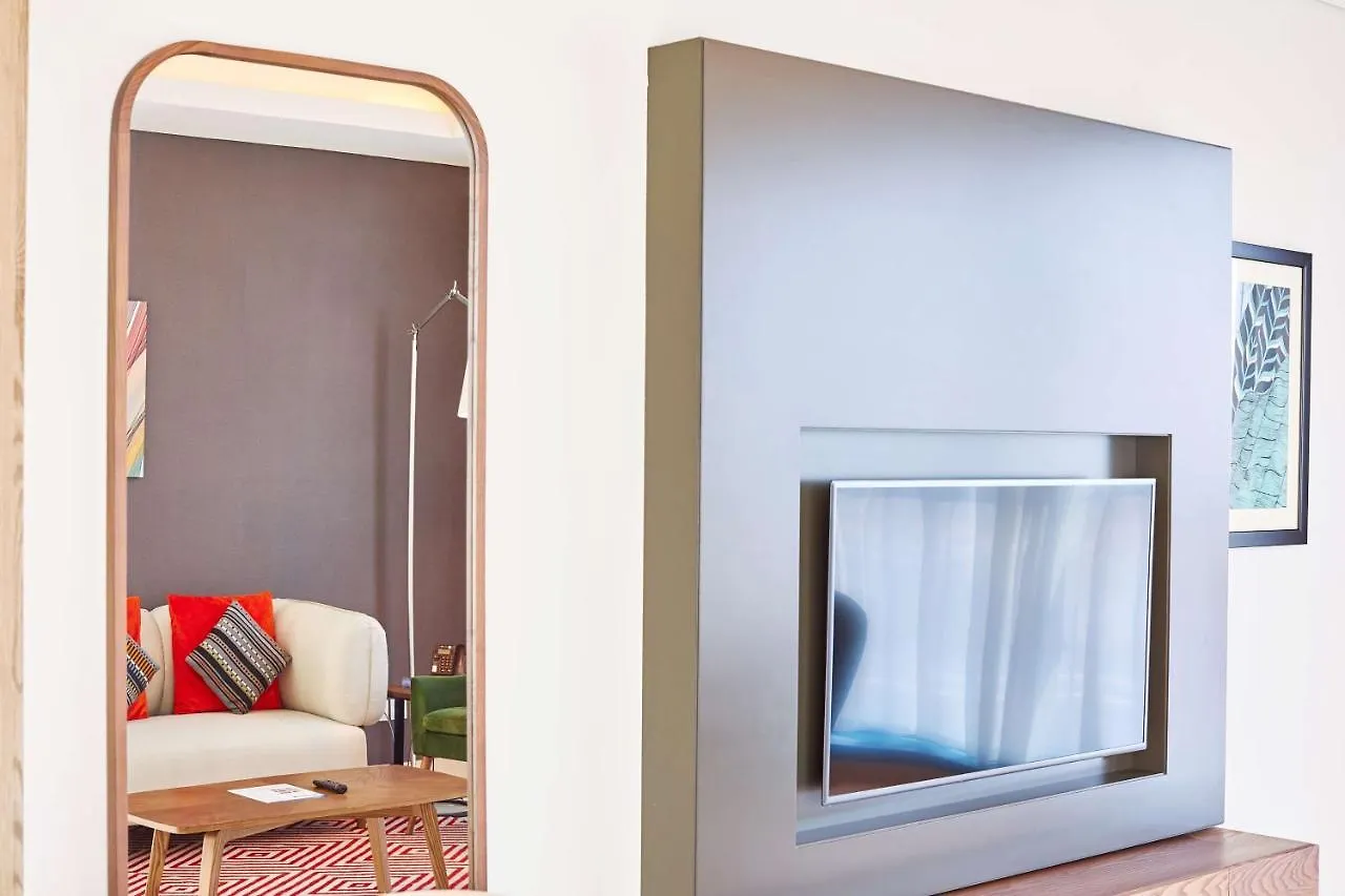 Radisson Blu Hotel Apartment Dubai Silicon Oasis 4*,